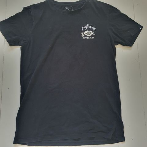 Quiksilver t shirt og Vissla selges!ny pris