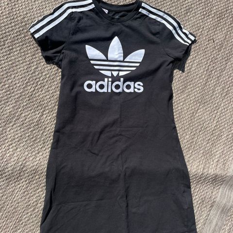 Adidas kjole, str 158