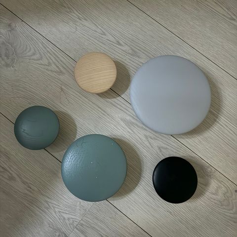 Muuto Dots. 5 fine knagger selges rimelig.