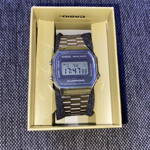 Selger en godt brukt casio vintage klokke