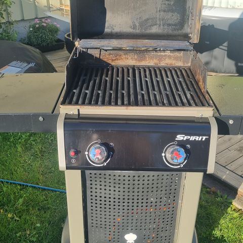 Weber spirit E-210 selges