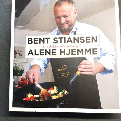 5 STK KOKEBØKER OG VIN BOK.  BLA, BENT STIANSEN, INGRID ESPELID HOVIG