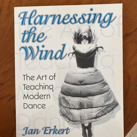 Harnessing the wind - The art of teaching modern dance. Forfatter: Jan Erkert