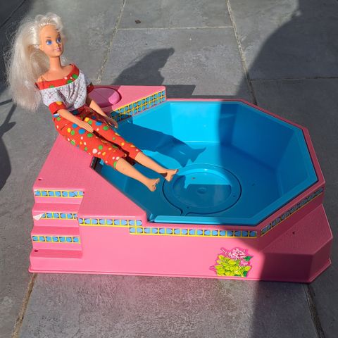 Barbie basseng med dukke