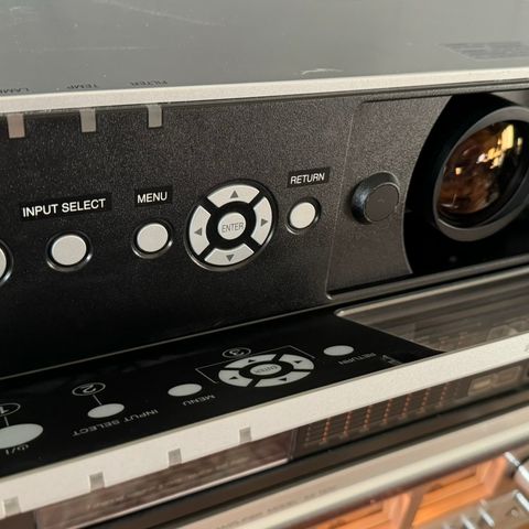 Panasonic PT-F100NT LCD projektor (pære gått kun 242h)