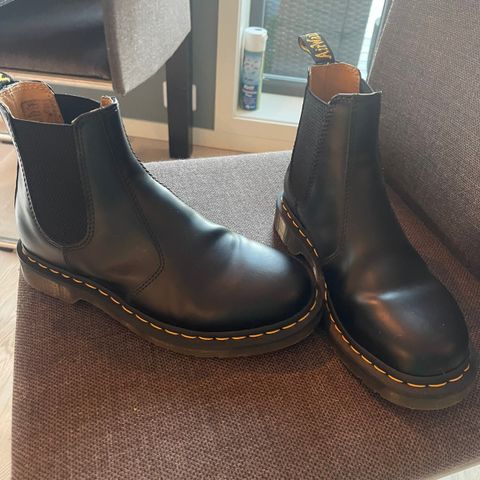 Dr. Martin Chelsea boot