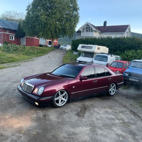 Mercedes 210 v6 selges i deler