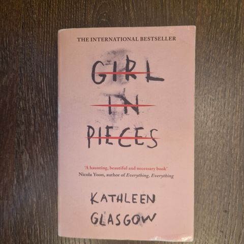 Girl in pieces bok