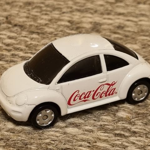 Volkswagen New Beetle med Coca-Cola reklame