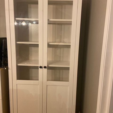 Ikea Hemnes vitrineskap