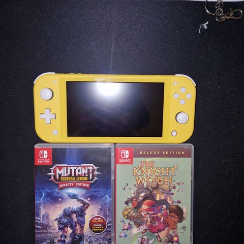 Lite brukt Nintendo switch lite med 2 spill