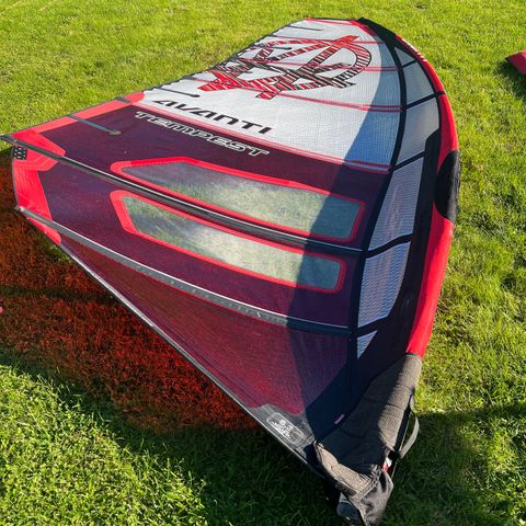 Avanti templets V2 6.3 windsurfing seil og mast