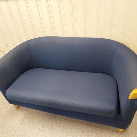 Gratis levering i Åsane! Liten sofa gis bort