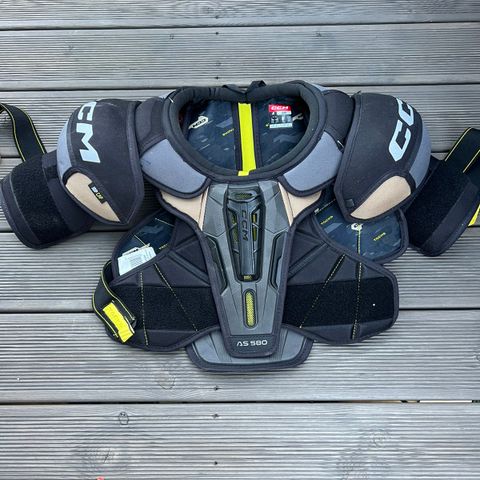 Ccm shoulder pads junior