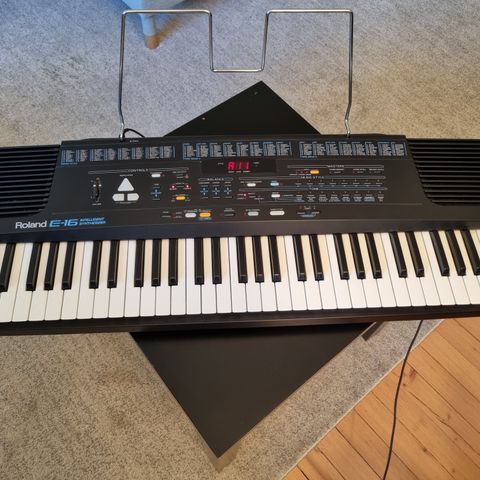 Elektrisk keyboard (Roland E-16)