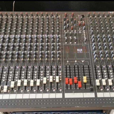 Soundcraft LX7 24ch