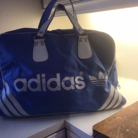 Retro Adidas sportsbag