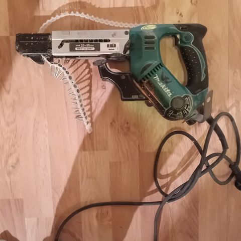 Makita skruautomat