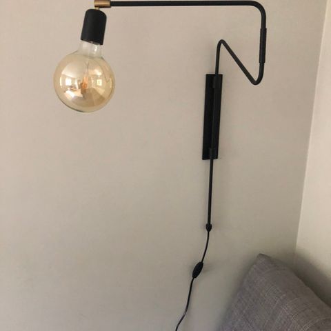 Smart svingbar vegglampe