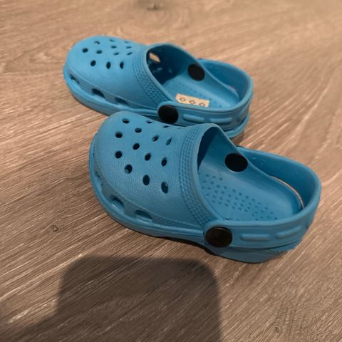 «Crocs»