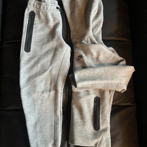 NIKE Tech fleece genser + bukse selges!