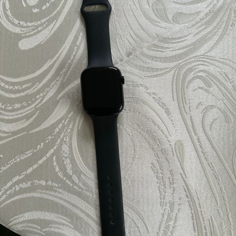 Apple watch series 8 GPS (45mm)