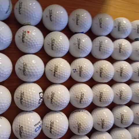 100 Titleist Golfballer. Lite eller ikke. Brukt. Mange reklameballer