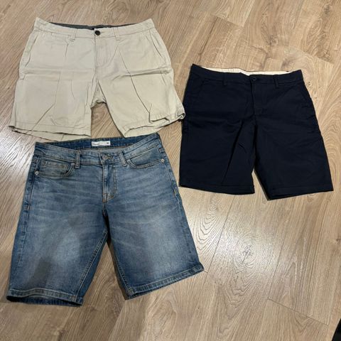 2 chino shortser og en  ola  shorts