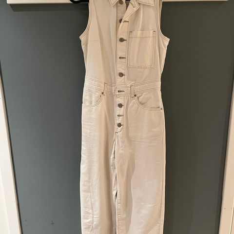 Levi’s sleevless jumpsuit