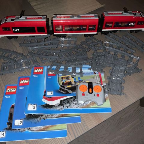 Lego 7938 passenger train