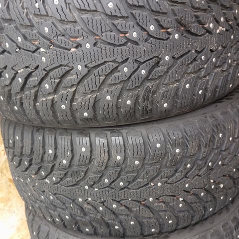 4 stk Nokian piggdekk 275/40/21