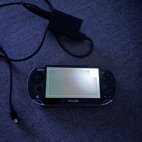 PS Vita OLED med 32GB Minnekort og original lader