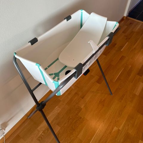 Stokke flexi bath med nyfødt støtte + stativ