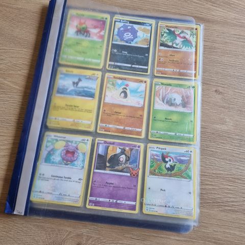 Perm og plastlommer med pokemonkort