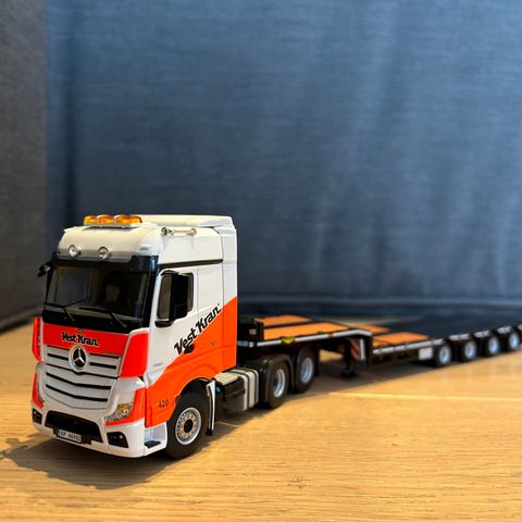 WSI Mercedes Actros VestKran