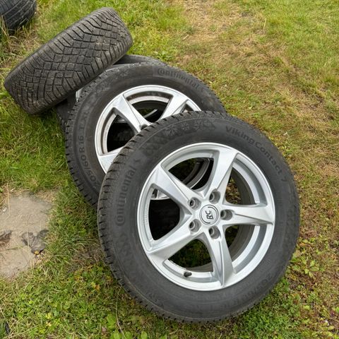 Continental til Toyota 5x114,3brukt i 2 mnd 205/60-16 piggfri vinterdekk