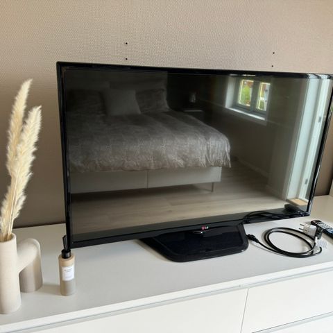 42’’ LG TV