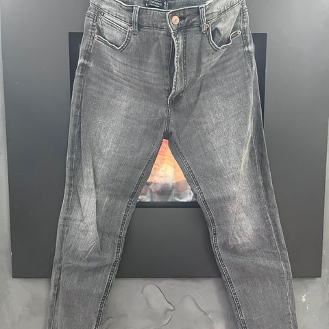 Stradivarius jeans str 44 skinny