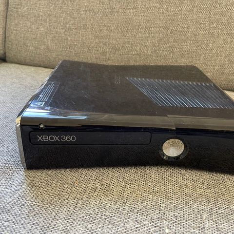 Xbox 360 konsoller + 3 kontroller