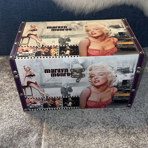 RESERVERT- Gamle bokser / skrin / oppbevaring Marilyn Monroe