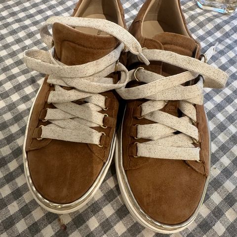 Kupp Sneakers fra Laura Bellariva str 35,5 selges kr 500