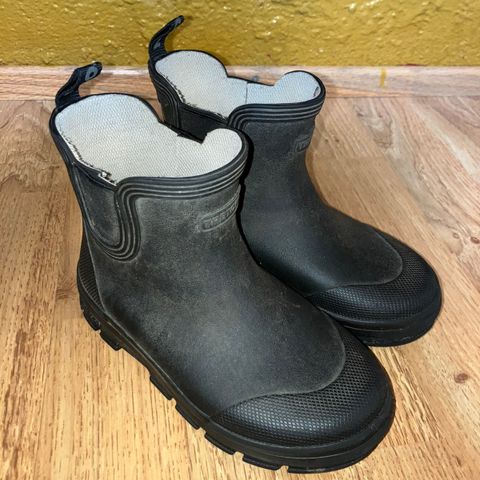 Lave, praktiske støvler/chelsea boots fra Tretorn str 27