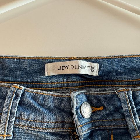 Jeans fra Dr.Denim, LaLaBoBo, JDY Denim, Mingel, Zara