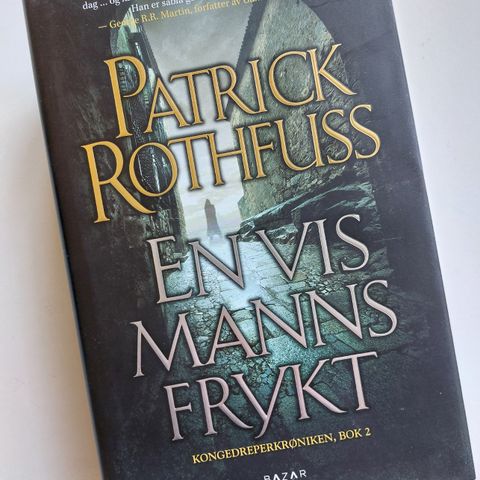 Patrick Rothfuss: En vis manns frykt. (Norsk) (Innbundet) (Fantasy)