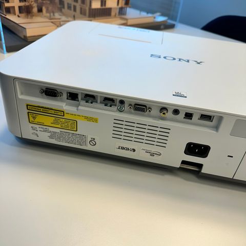 Proff Sony projektor brukt på kontor