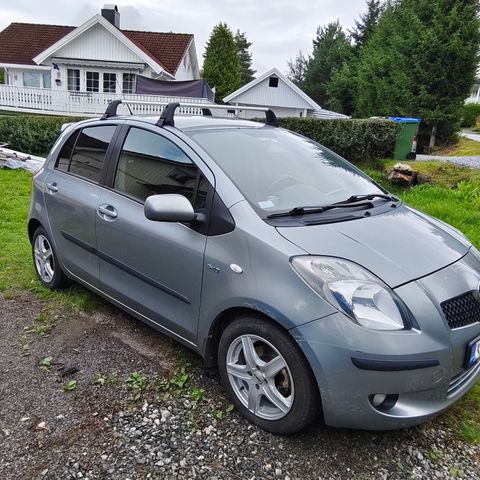 Yaris 2006 selges med mangellapp