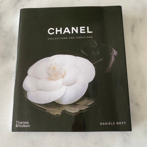 Chanel Collections and Creations Bok