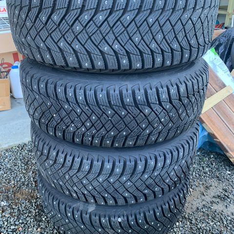 Sommerdekk 215/60 R16 og Vinterdekk 205/60 R16