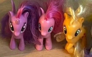 Ønskes kjøpt - my little Pony tilbehør: klær, møbler, osv