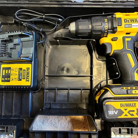 Dewalt 18v drill uten batteri og lader